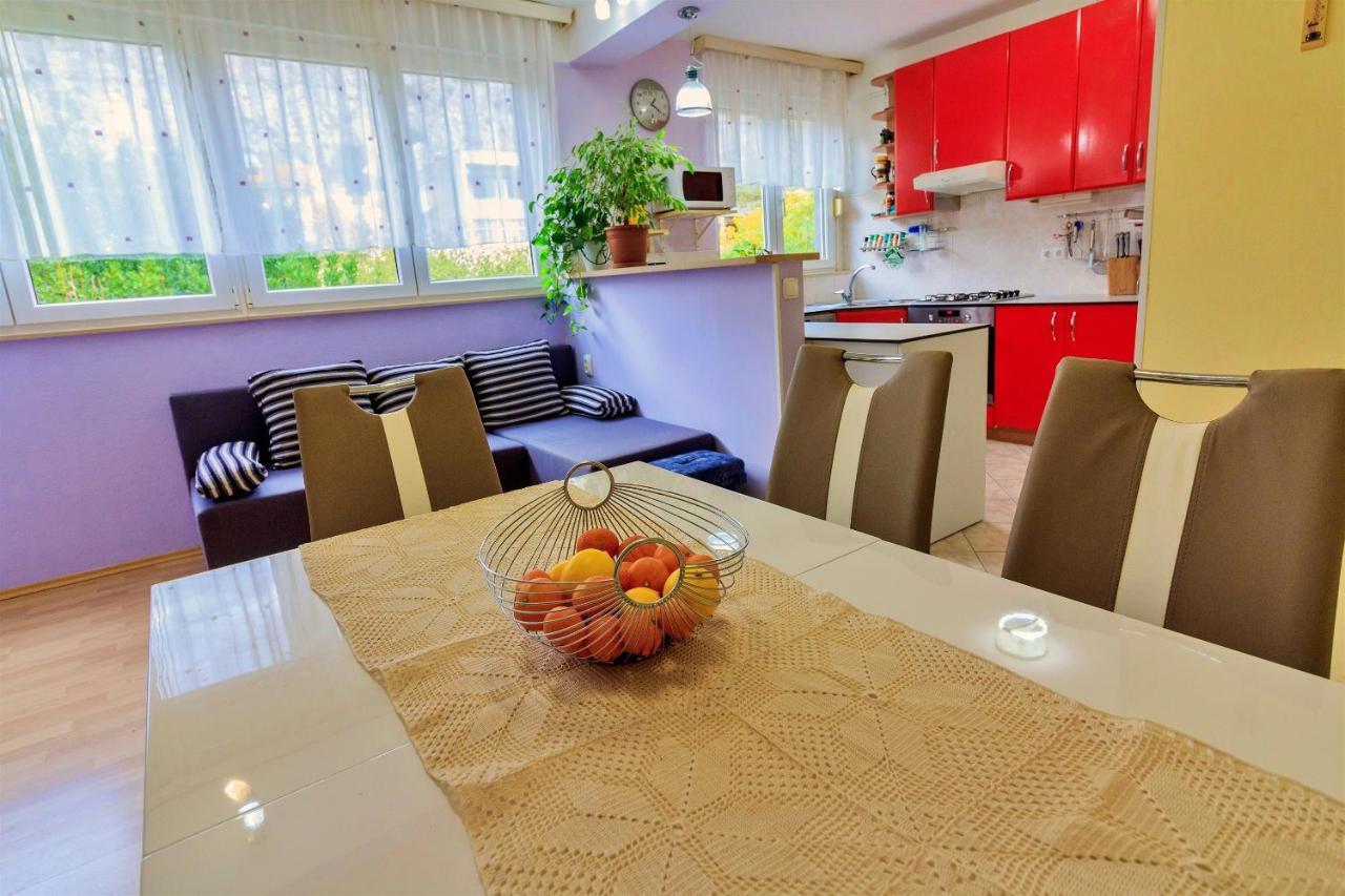 Apartment Anita Omiš Buitenkant foto
