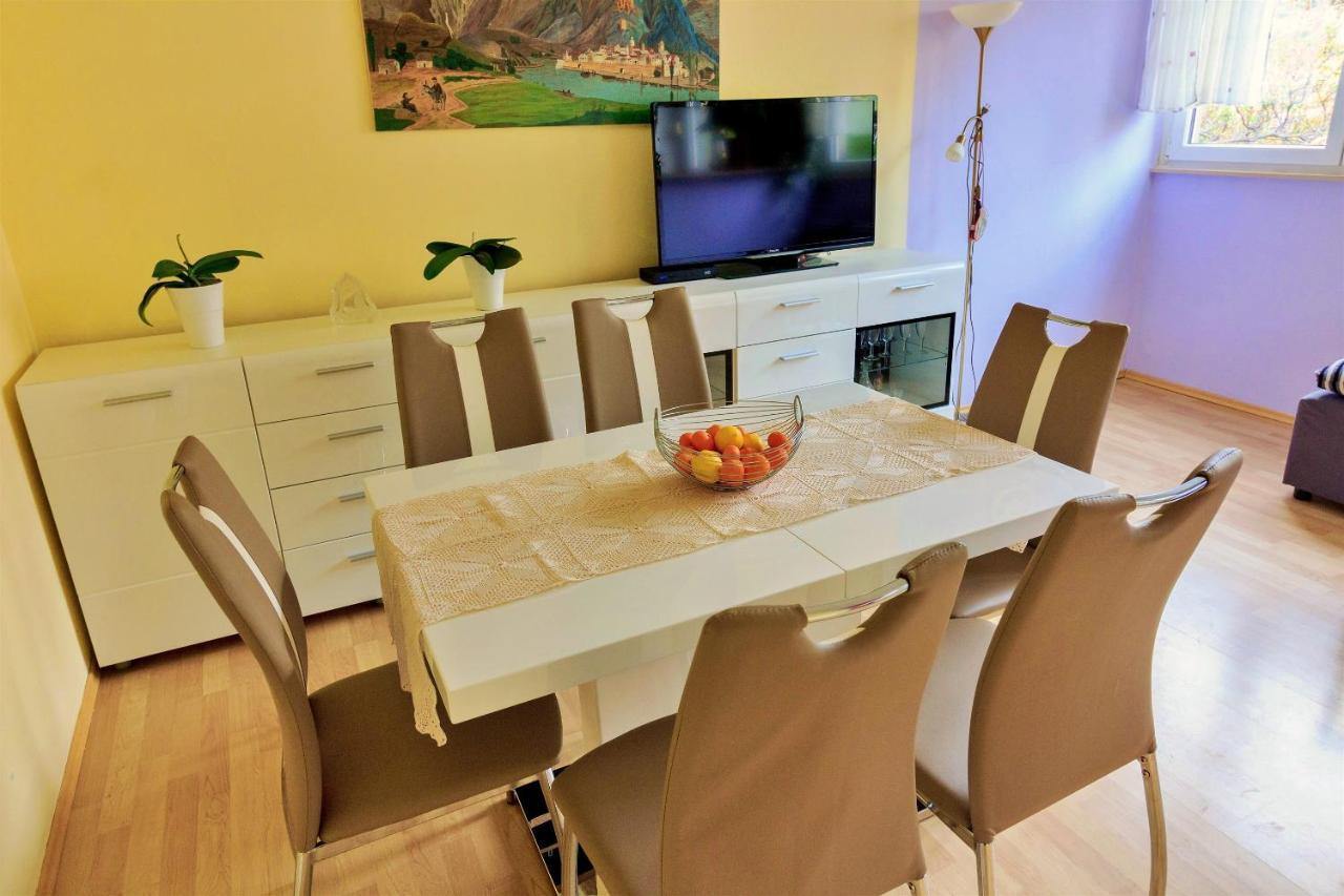 Apartment Anita Omiš Buitenkant foto